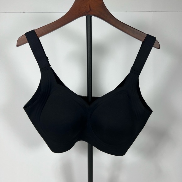 Black Seamless Scoop Neck Bra with Wide Straps - Picture 2 of 8